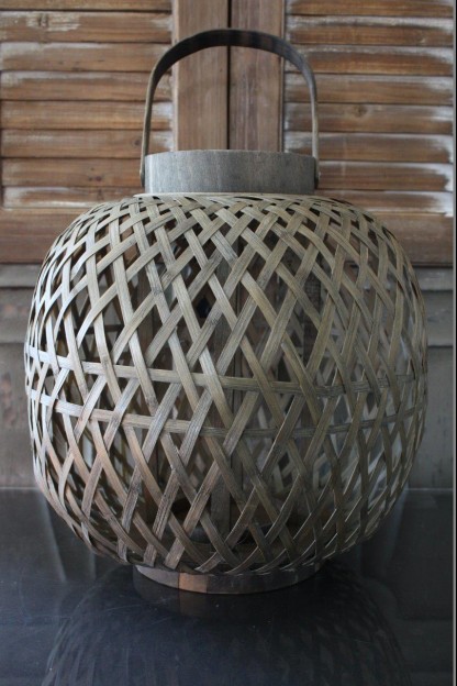 13"D x 14"H WOOD LATTICE LANTERN W/ CLEAR GLASS CONTAINER [901362]